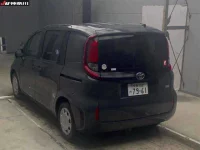 Toyota SIENTA лот № 8601 оценка 3.5  с аукциона в Японии 1