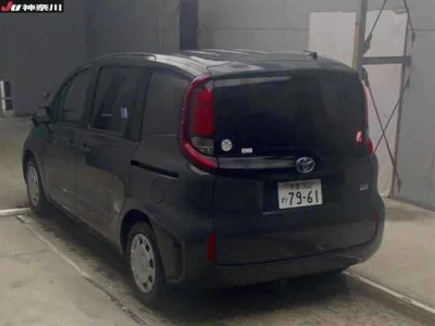 Toyota SIENTA  с аукциона в Японии