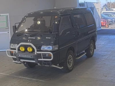 Mitsubishi DELICA WAGON
