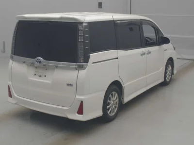 Toyota VOXY  с аукциона в Японии