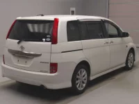 Toyota ISIS лот № 87009 оценка R  с аукциона в Японии 1