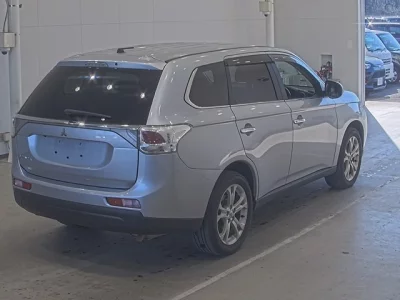 Mitsubishi OUTLANDER  с аукциона в Японии