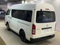 Toyota HIACE VAN лот № 25 оценка R  с аукциона в Японии 1