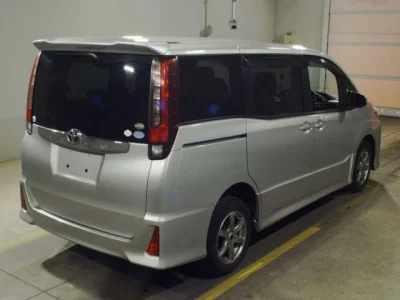 Toyota NOAH  с аукциона в Японии