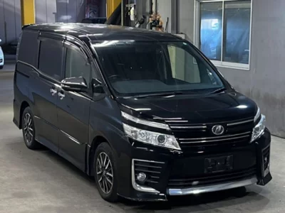 Toyota VOXY  с аукциона в Японии