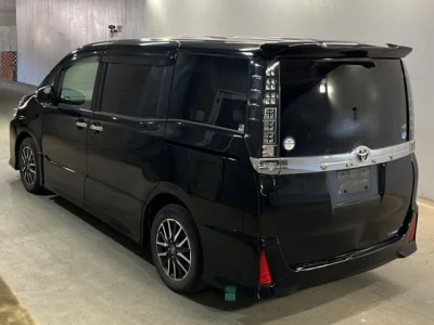 Toyota VOXY  с аукциона в Японии