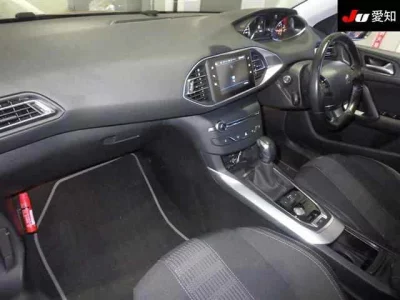 Peugeot 308  с аукциона в Японии
