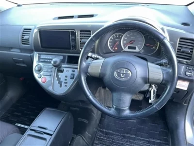 Toyota WISH  с аукциона в Японии