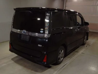 Toyota VOXY  с аукциона в Японии