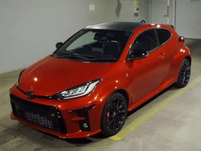 Toyota YARIS  с аукциона в Японии