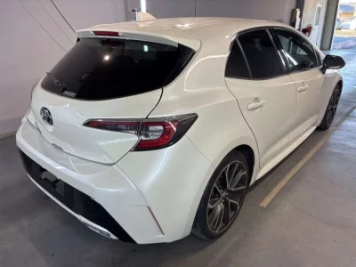 Toyota COROLLA SPORT  с аукциона в Японии