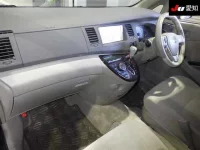 Toyota ISIS лот № 30035 оценка R  с аукциона в Японии 2