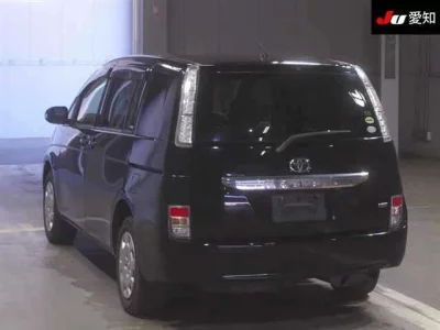 Toyota ISIS  с аукциона в Японии