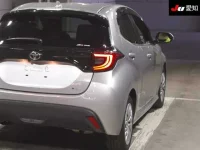 Toyota YARIS лот № 3046 оценка 4.5  с аукциона в Японии 7