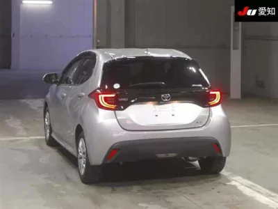 Toyota YARIS  с аукциона в Японии