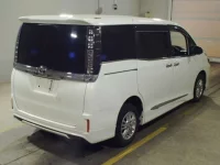 Toyota VOXY лот № 6073 оценка R  с аукциона в Японии 1