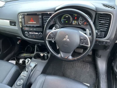 Mitsubishi OUTLANDER PHEV  с аукциона в Японии