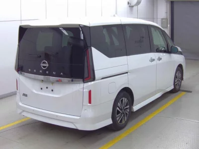 Nissan SERENA  с аукциона в Японии