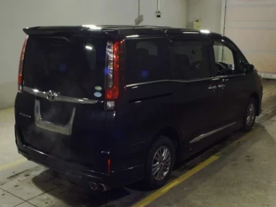 Toyota ESQUIRE  с аукциона в Японии
