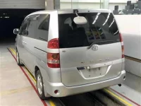 Toyota NOAH лот № 3040 оценка R  с аукциона в Японии 1
