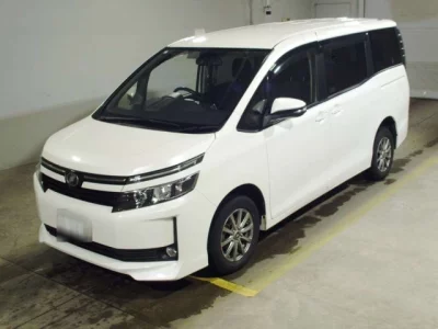 Toyota VOXY  с аукциона в Японии