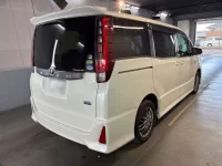 Toyota NOAH лот № 50042 оценка R  с аукциона в Японии 1