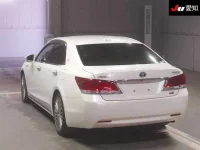 Toyota CROWN лот № 30098 оценка R  с аукциона в Японии 1