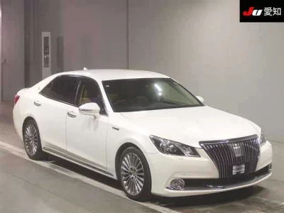 Toyota CROWN  с аукциона в Японии
