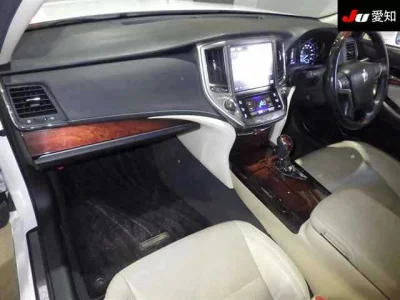 Toyota CROWN  с аукциона в Японии