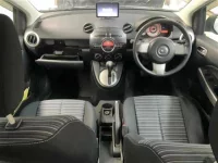 Mazda DEMIO лот № 3050 оценка 3  с аукциона в Японии 2