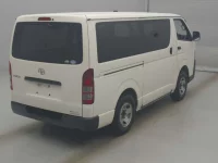 Toyota HIACE VAN лот № 76013 оценка 3  с аукциона в Японии 1