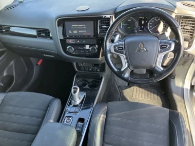 Mitsubishi OUTLANDER PHEV