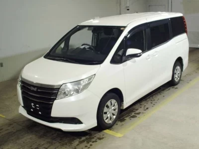 Toyota NOAH  с аукциона в Японии