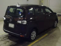 Toyota SIENTA лот № 26 оценка RA  с аукциона в Японии 1