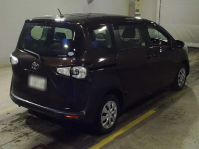 Toyota SIENTA  с аукциона в Японии
