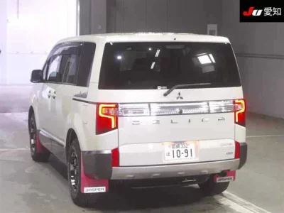 Mitsubishi DELICA D5