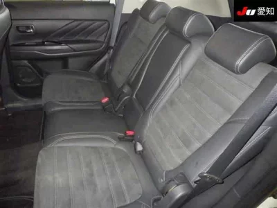 Mitsubishi OUTLANDER PHEV  с аукциона в Японии