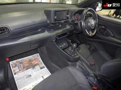 Toyota YARIS  с аукциона в Японии