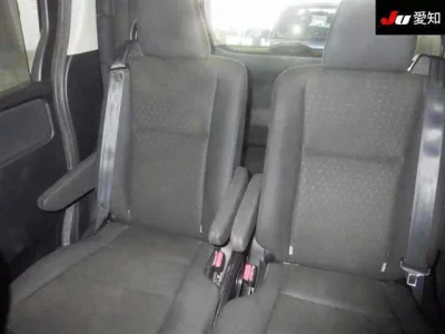 Toyota VOXY  с аукциона в Японии