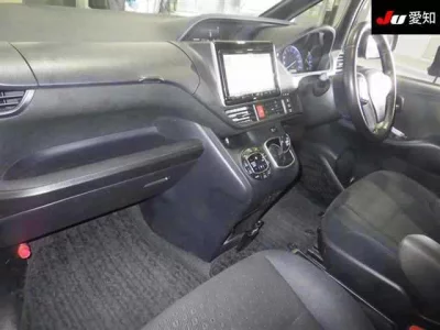 Toyota VOXY  с аукциона в Японии