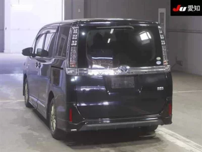 Toyota VOXY  с аукциона в Японии