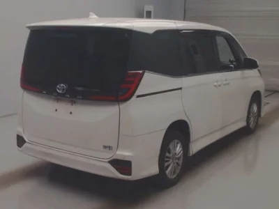 Toyota NOAH  с аукциона в Японии