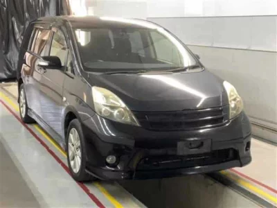 Toyota ISIS  с аукциона в Японии