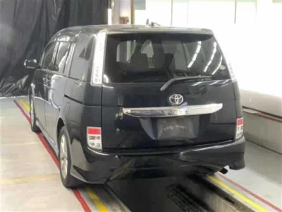 Toyota ISIS  с аукциона в Японии