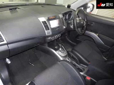 Mitsubishi OUTLANDER  с аукциона в Японии