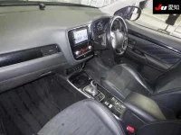 Mitsubishi OUTLANDER PHEV лот № 4033 оценка 3.5  с аукциона в Японии 2