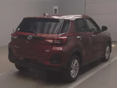 Toyota RAIZE  с аукциона в Японии