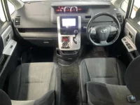 Toyota VOXY лот № 3085 оценка 3.5  с аукциона в Японии 2