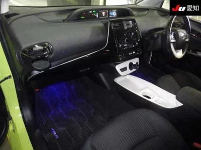 Toyota PRIUS  с аукциона в Японии