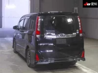 Toyota NOAH лот № 4049 оценка 3.5  с аукциона в Японии 1